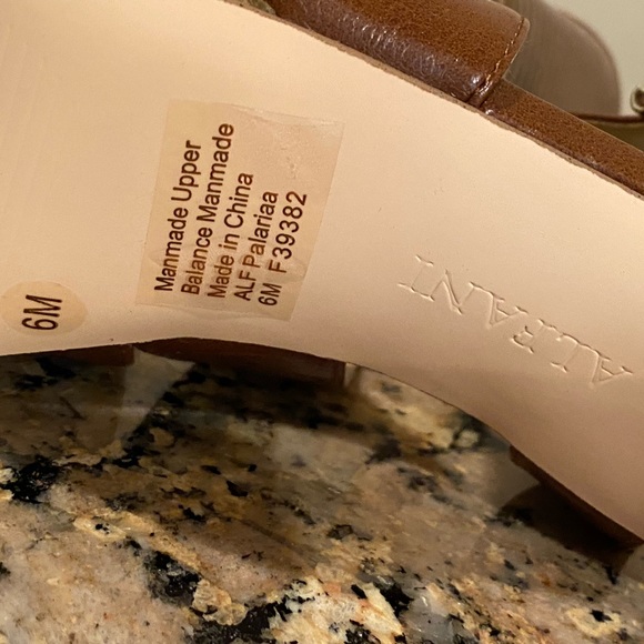 Women Sandals - Picture 5 of 9